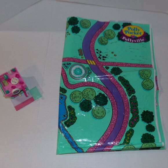 Vintage 1994 Polly Pocket Drive-In Burger Restaurant And Playville Mat - Picture 11 of 16